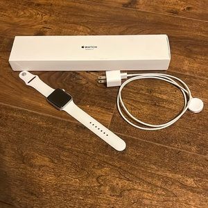 Apple Watch | Series 3 42mm Silver Aluminum Sport Band (GPS)